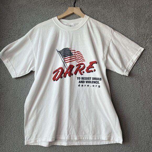 D.A.R.E T-Shirt Large Resists Drugs and Violence American Flag White Top Dare - Picture 1 of 10